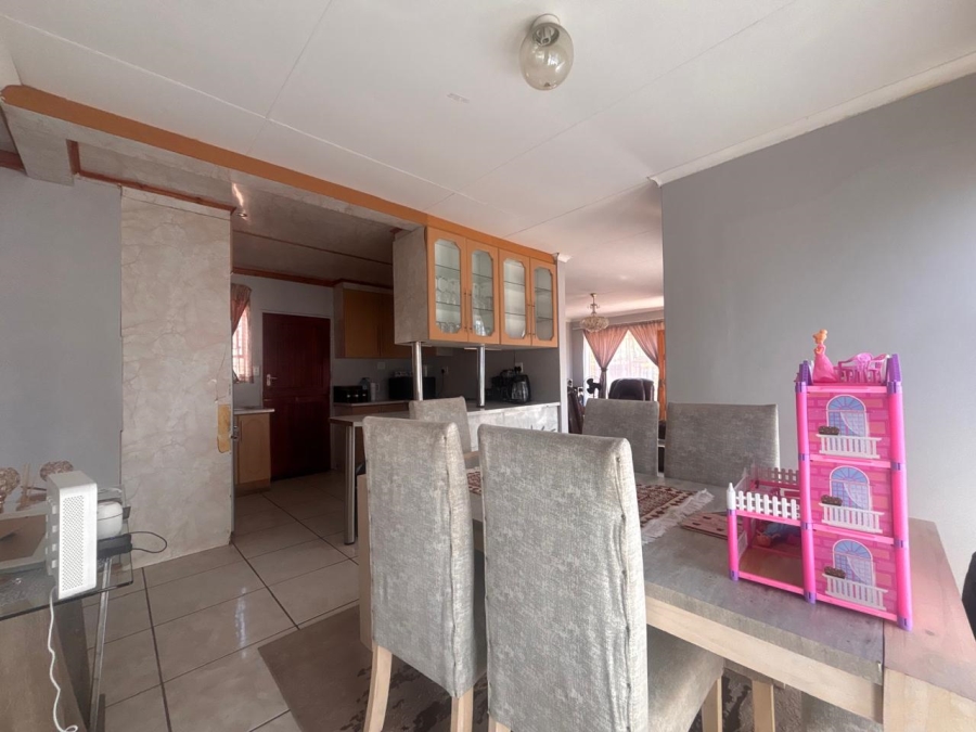 To Let 3 Bedroom Property for Rent in Mandela View Free State